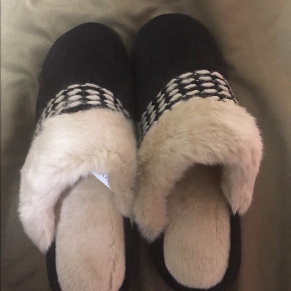 Isotoner  Slipper Shoes With FAUX FUR - Picture 1 of 8